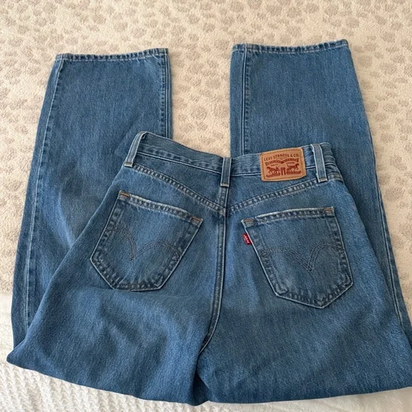 Women’s Levi’s high waisted straight jeans - Picture 4 of 4